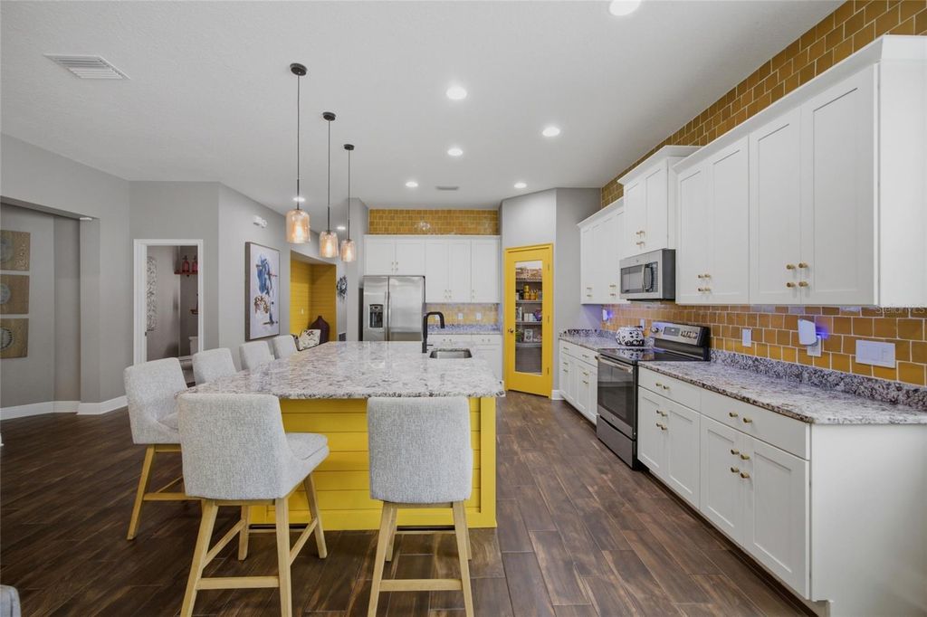 Image 13 of property listing at 2516 W CURTIS STREET, Tampa, FL 33614