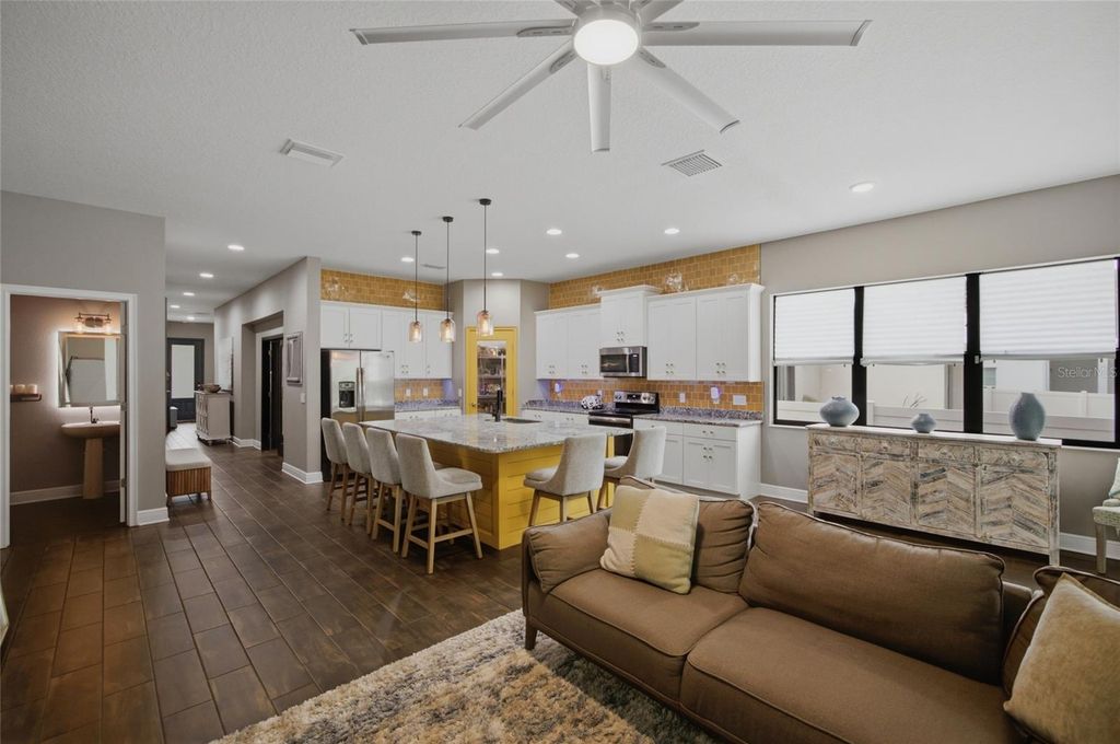 Image 15 of property listing at 2516 W CURTIS STREET, Tampa, FL 33614