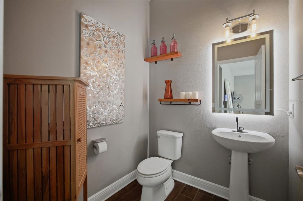 Image 17 of property listing at 2516 W CURTIS STREET, Tampa, FL 33614
