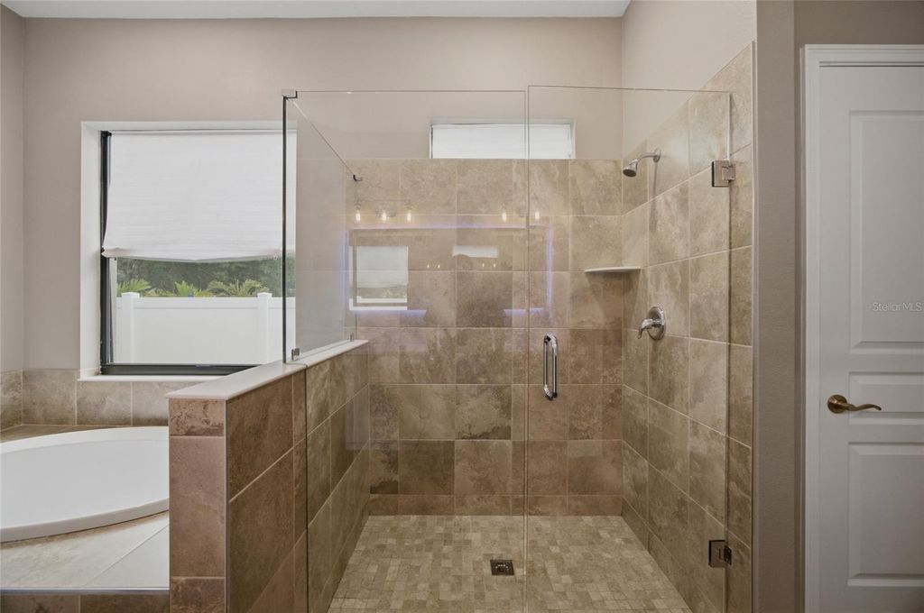 Image 24 of property listing at 2516 W CURTIS STREET, Tampa, FL 33614