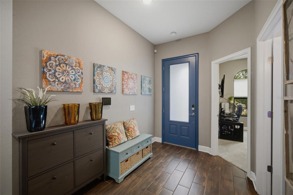 Image 4 of property listing at 2516 W CURTIS STREET, Tampa, FL 33614