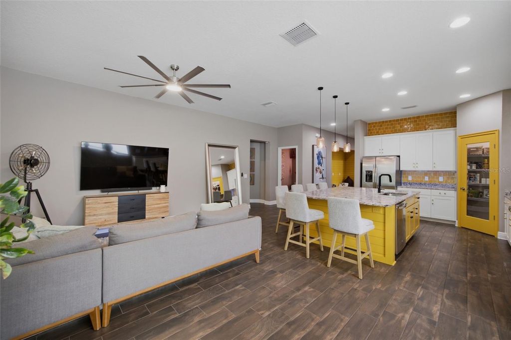 Image 32 of property listing at 2516 W CURTIS STREET, Tampa, FL 33614