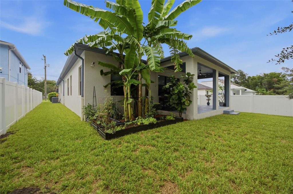 Image 36 of property listing at 2516 W CURTIS STREET, Tampa, FL 33614