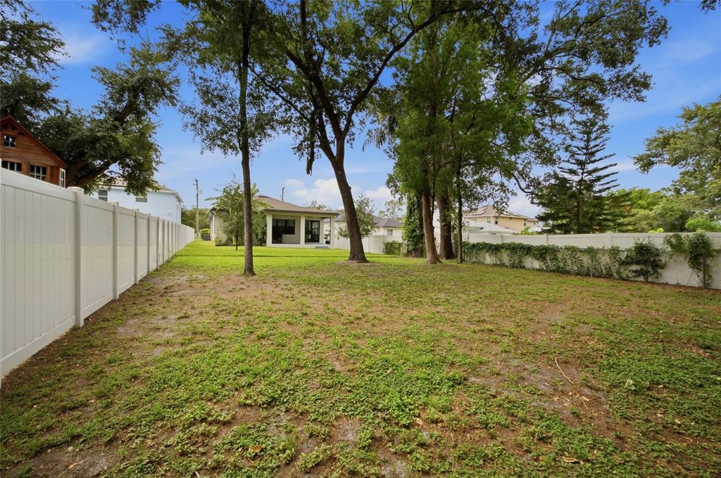 Image 39 of property listing at 2516 W CURTIS STREET, Tampa, FL 33614