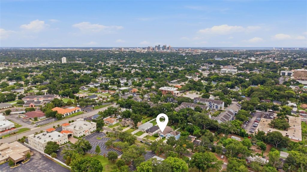 Image 40 of property listing at 2516 W CURTIS STREET, Tampa, FL 33614