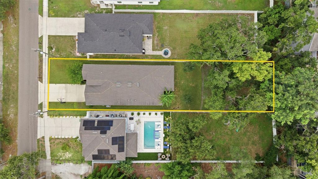 Image 44 of property listing at 2516 W CURTIS STREET, Tampa, FL 33614