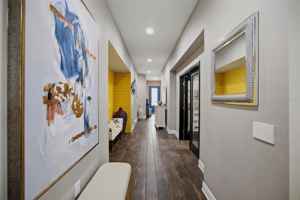 Image 8 of property listing at 2516 W CURTIS STREET, Tampa, FL 33614