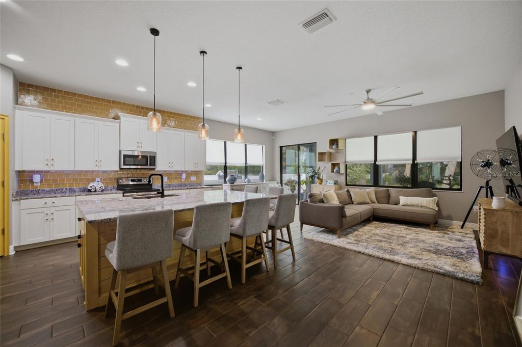 Image 9 of property listing at 2516 W CURTIS STREET, Tampa, FL 33614