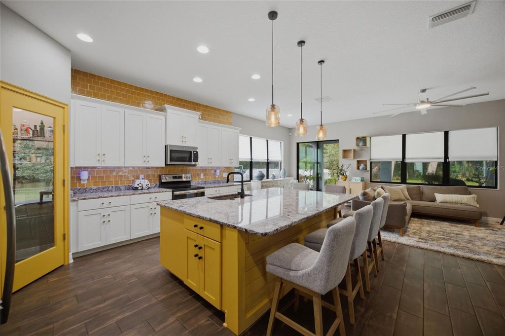 Image 10 of property listing at 2516 W CURTIS STREET, Tampa, FL 33614