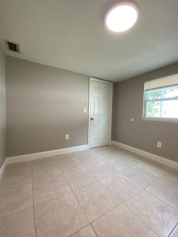 9121 Bamboo Drive, Palm Beach Gardens, FL 33410