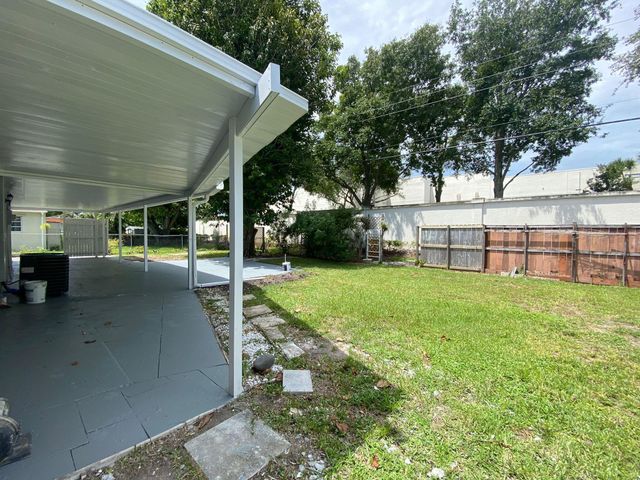9121 Bamboo Drive, Palm Beach Gardens, FL 33410