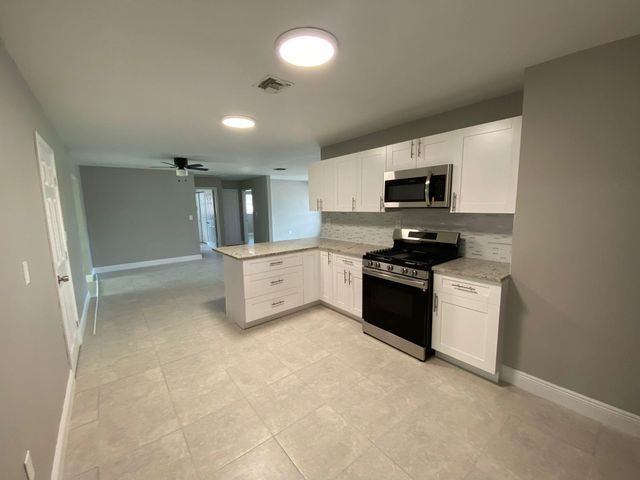 9121 Bamboo Drive, Palm Beach Gardens, FL 33410