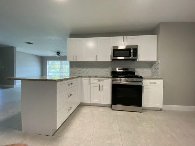 9121 Bamboo Drive, Palm Beach Gardens, FL 33410
