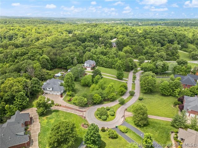 1008 Fox Hunters Pt, New Albany, IN 47150