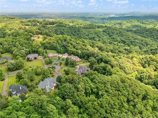 1008 Fox Hunters Pt, New Albany, IN 47150