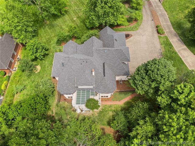 1008 Fox Hunters Pt, New Albany, IN 47150