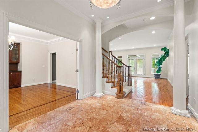 1008 Fox Hunters Pt, New Albany, IN 47150