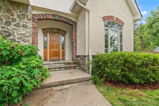 1008 Fox Hunters Pt, New Albany, IN 47150
