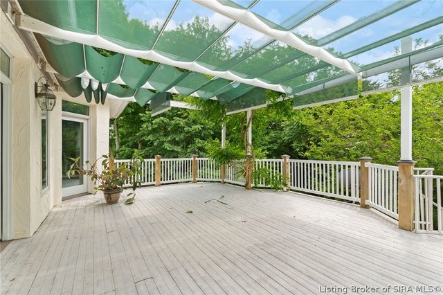 1008 Fox Hunters Pt, New Albany, IN 47150