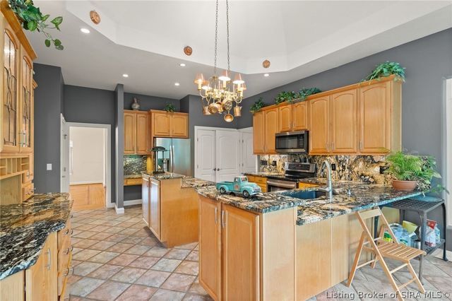 1008 Fox Hunters Pt, New Albany, IN 47150
