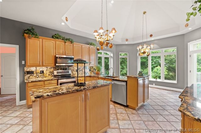 1008 Fox Hunters Pt, New Albany, IN 47150