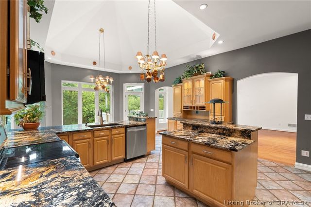 1008 Fox Hunters Pt, New Albany, IN 47150