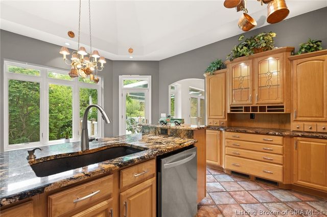 1008 Fox Hunters Pt, New Albany, IN 47150