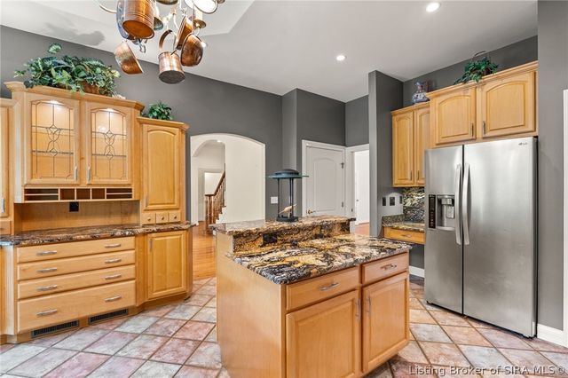 1008 Fox Hunters Pt, New Albany, IN 47150