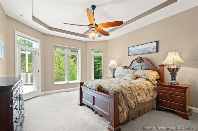1008 Fox Hunters Pt, New Albany, IN 47150