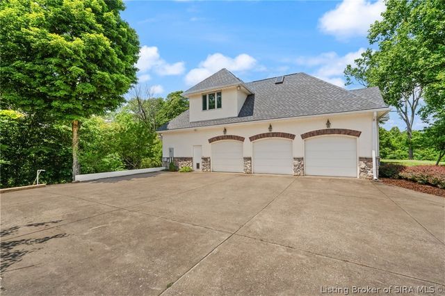 1008 Fox Hunters Pt, New Albany, IN 47150