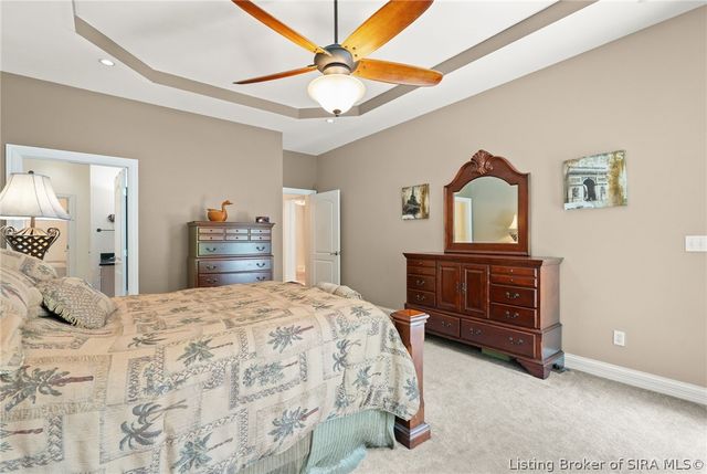 1008 Fox Hunters Pt, New Albany, IN 47150