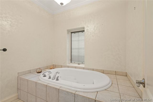 1008 Fox Hunters Pt, New Albany, IN 47150
