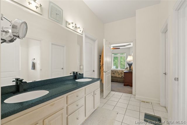1008 Fox Hunters Pt, New Albany, IN 47150