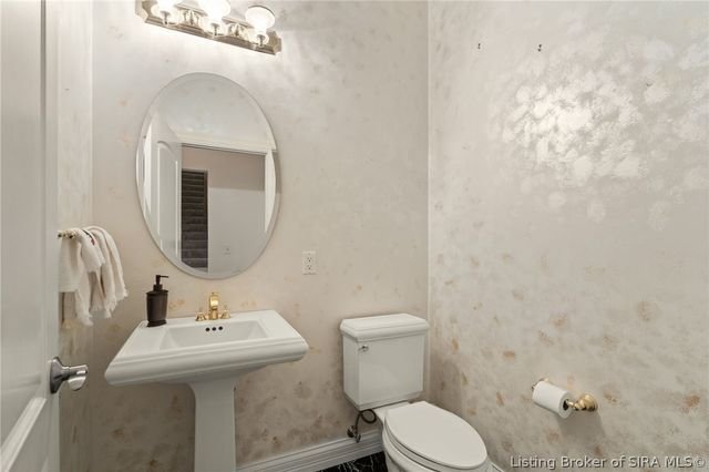 1008 Fox Hunters Pt, New Albany, IN 47150