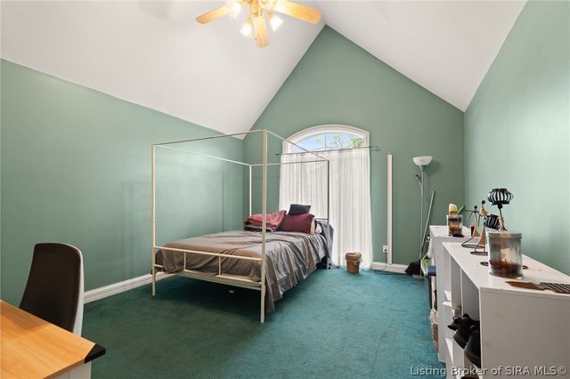 1008 Fox Hunters Pt, New Albany, IN 47150