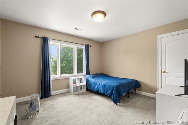 1008 Fox Hunters Pt, New Albany, IN 47150