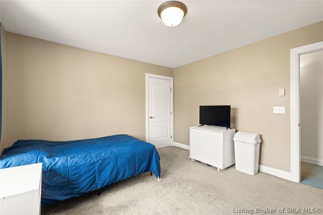 1008 Fox Hunters Pt, New Albany, IN 47150