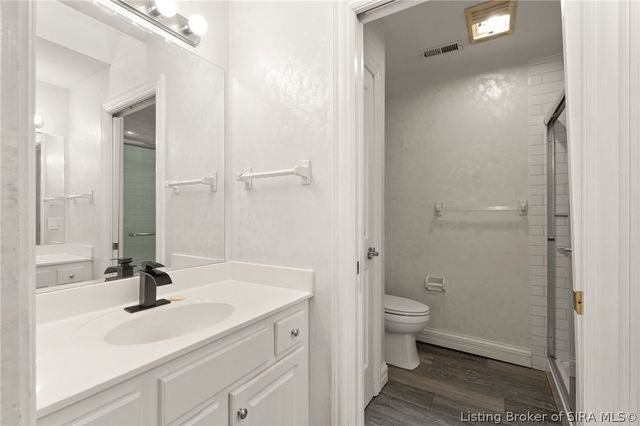 1008 Fox Hunters Pt, New Albany, IN 47150
