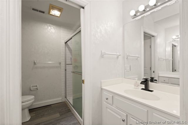 1008 Fox Hunters Pt, New Albany, IN 47150