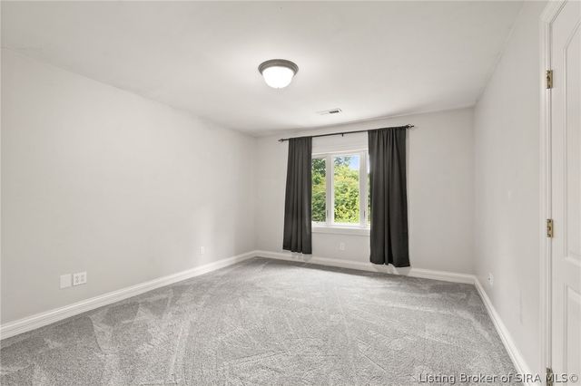 1008 Fox Hunters Pt, New Albany, IN 47150