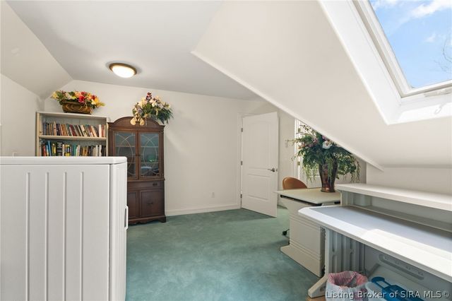 1008 Fox Hunters Pt, New Albany, IN 47150