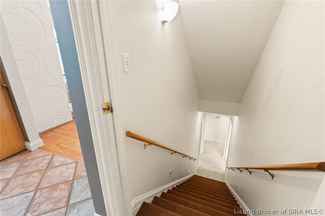 1008 Fox Hunters Pt, New Albany, IN 47150
