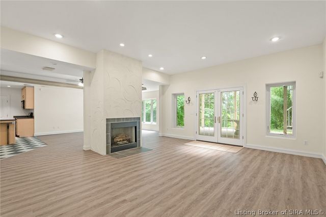 1008 Fox Hunters Pt, New Albany, IN 47150