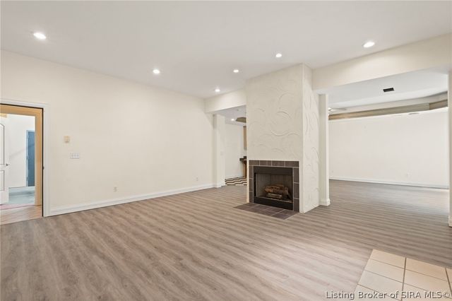 1008 Fox Hunters Pt, New Albany, IN 47150