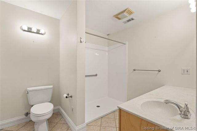 1008 Fox Hunters Pt, New Albany, IN 47150