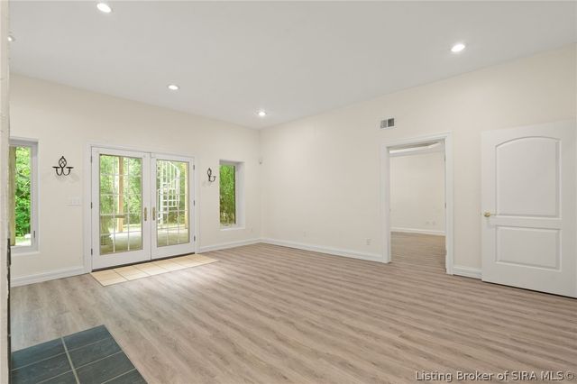 1008 Fox Hunters Pt, New Albany, IN 47150