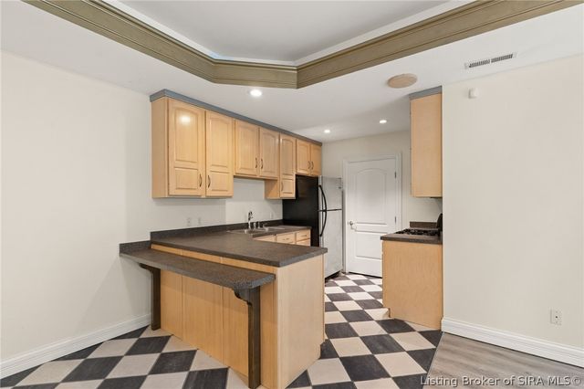 1008 Fox Hunters Pt, New Albany, IN 47150
