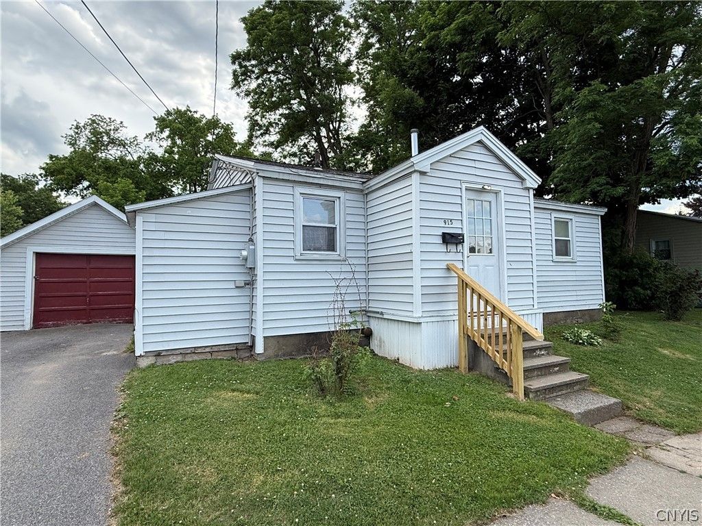 915 Arcadia Avenue, Utica, NY 13502
