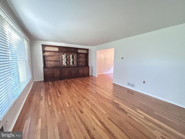 94 KINO BLVD, Hamilton, NJ 08619