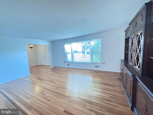 94 KINO BLVD, Hamilton, NJ 08619